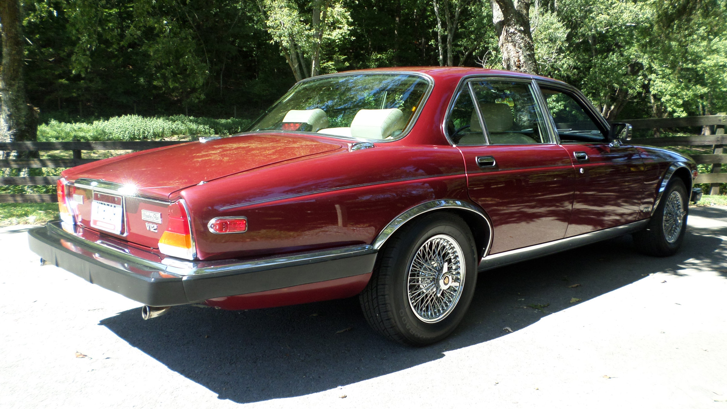 5th Image of a 1988 JAGUAR XJ12 VANDEN PLAS