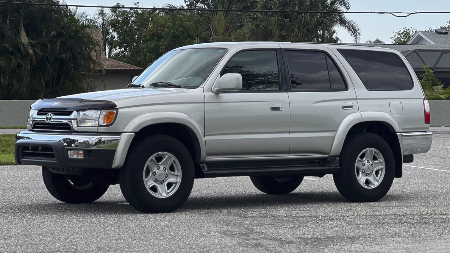 2nd Image of a 2002 TOYOTA 4RUNNER 1/2 TON; VZN 180/185 SR5