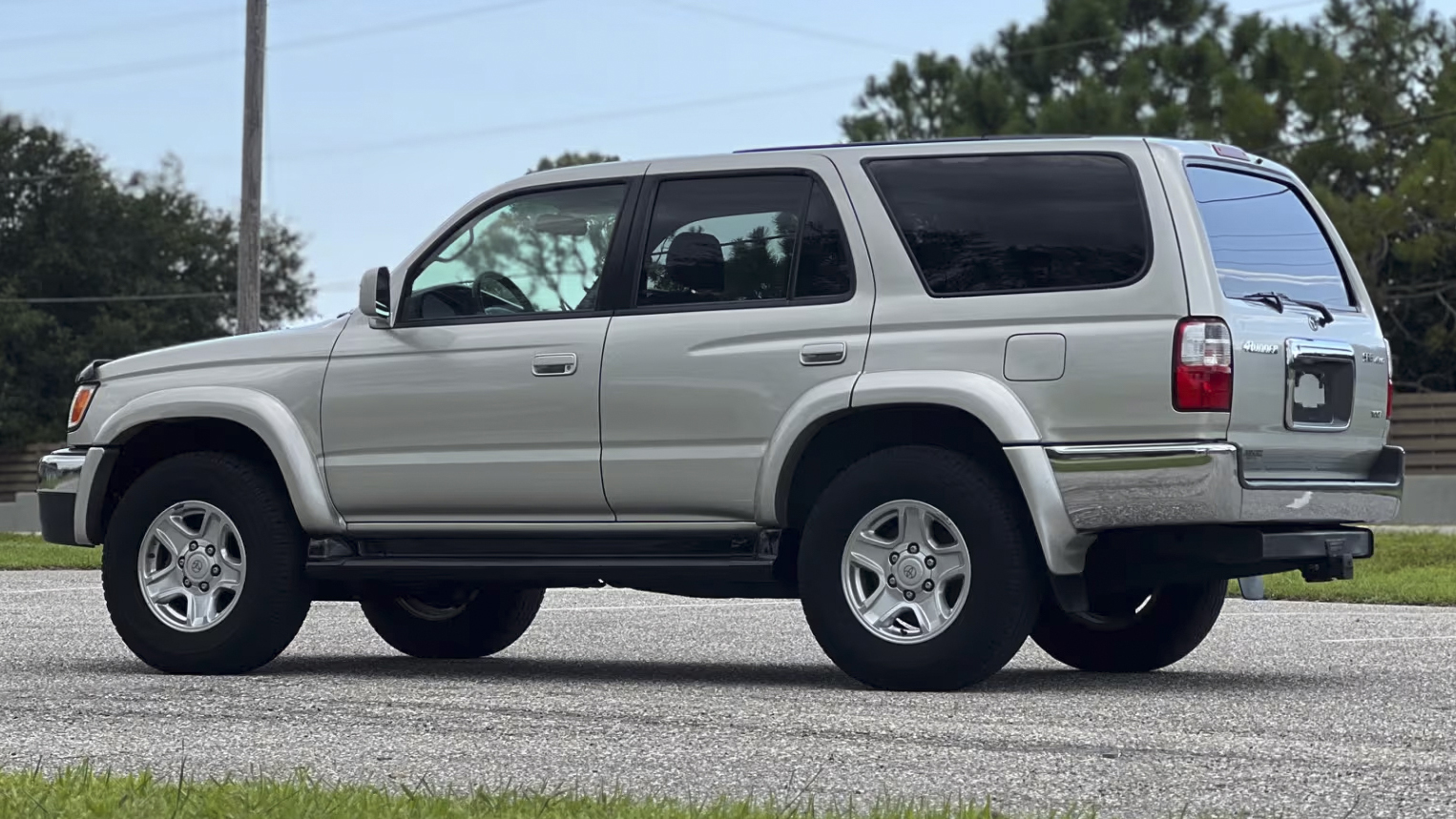 7th Image of a 2002 TOYOTA 4RUNNER 1/2 TON; VZN 180/185 SR5