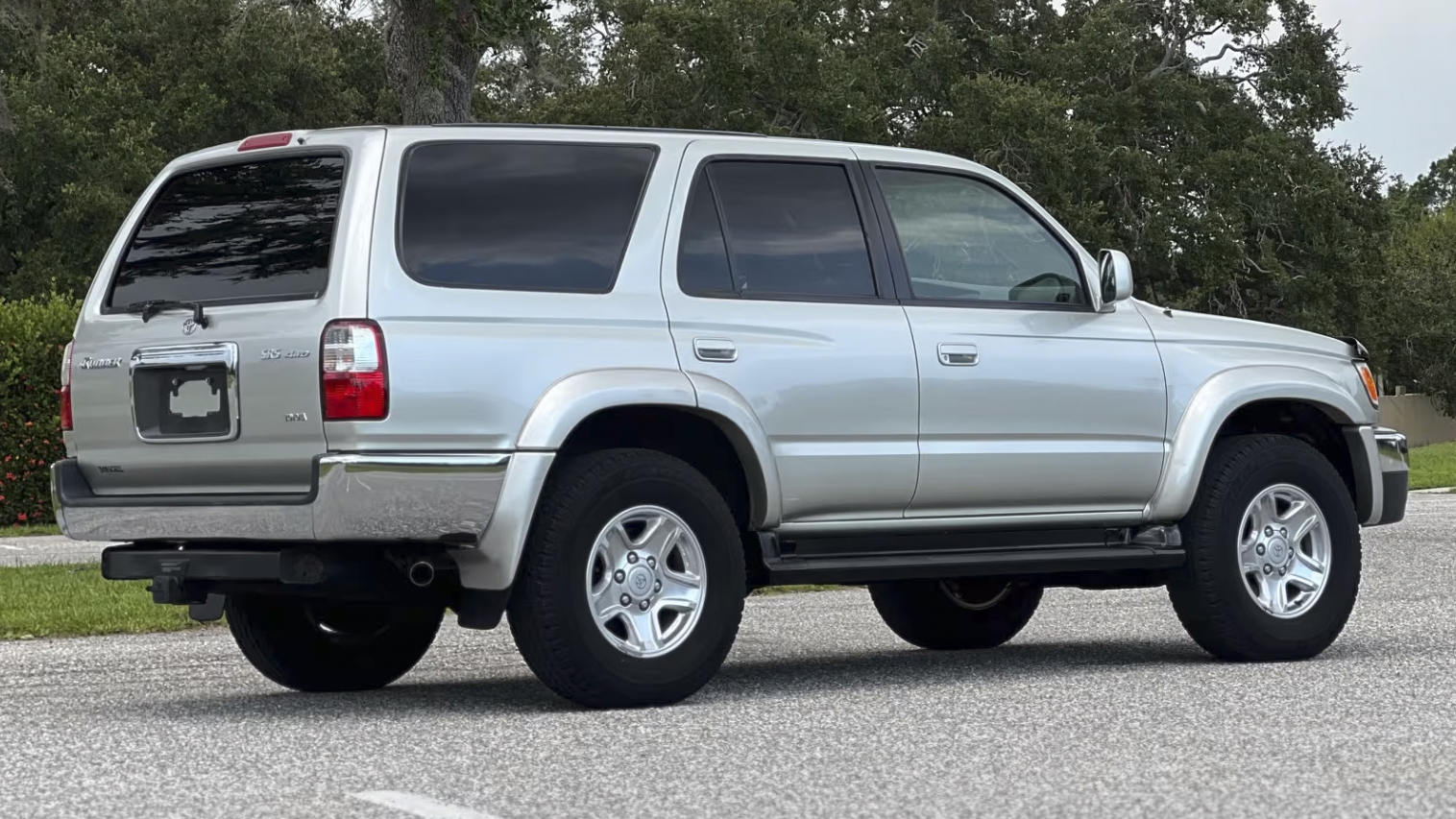 8th Image of a 2002 TOYOTA 4RUNNER 1/2 TON; VZN 180/185 SR5