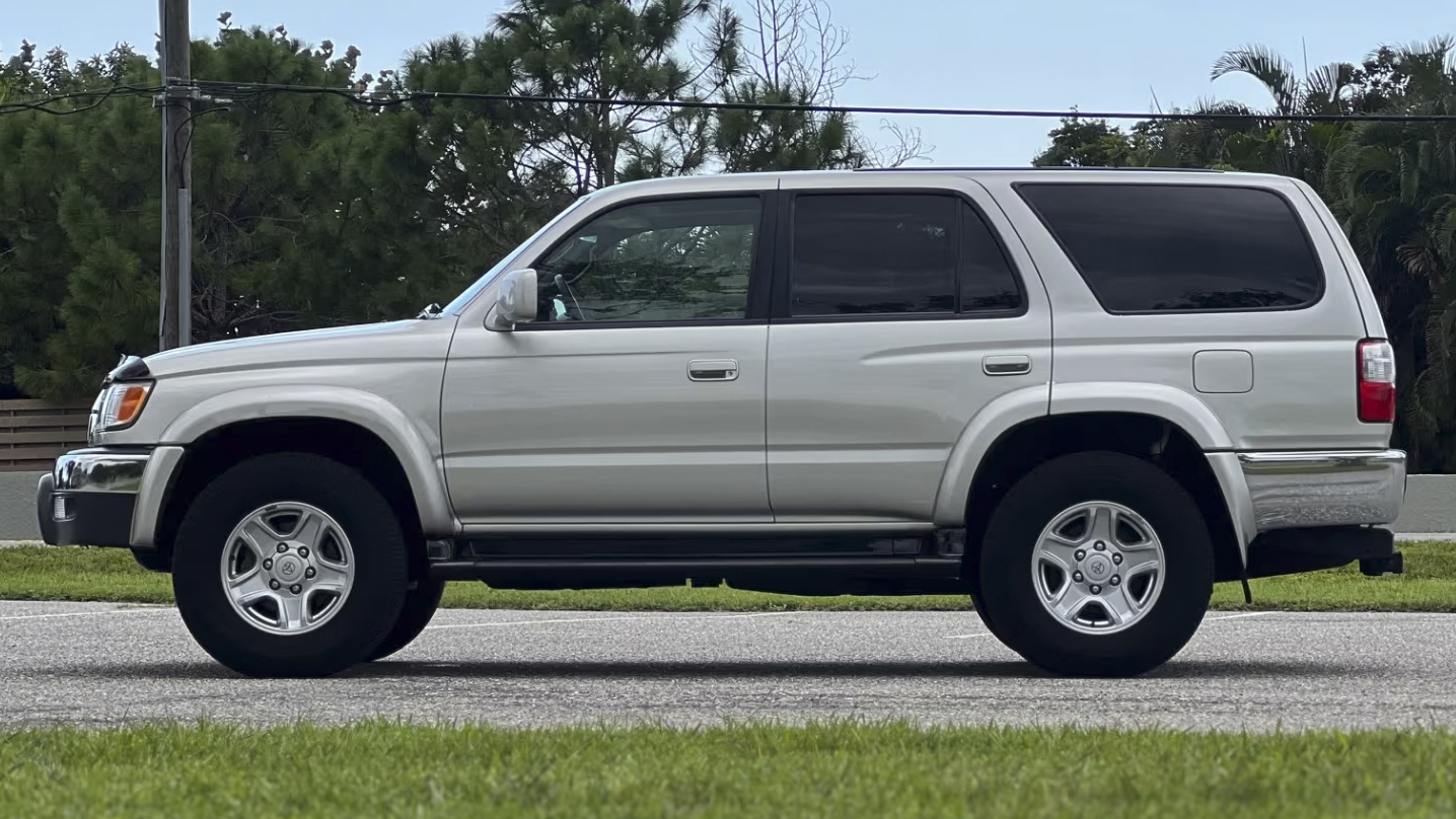 9th Image of a 2002 TOYOTA 4RUNNER 1/2 TON; VZN 180/185 SR5