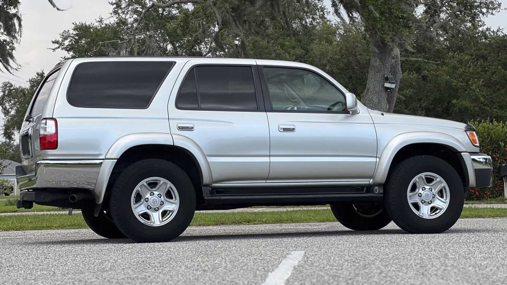 10th Image of a 2002 TOYOTA 4RUNNER 1/2 TON; VZN 180/185 SR5