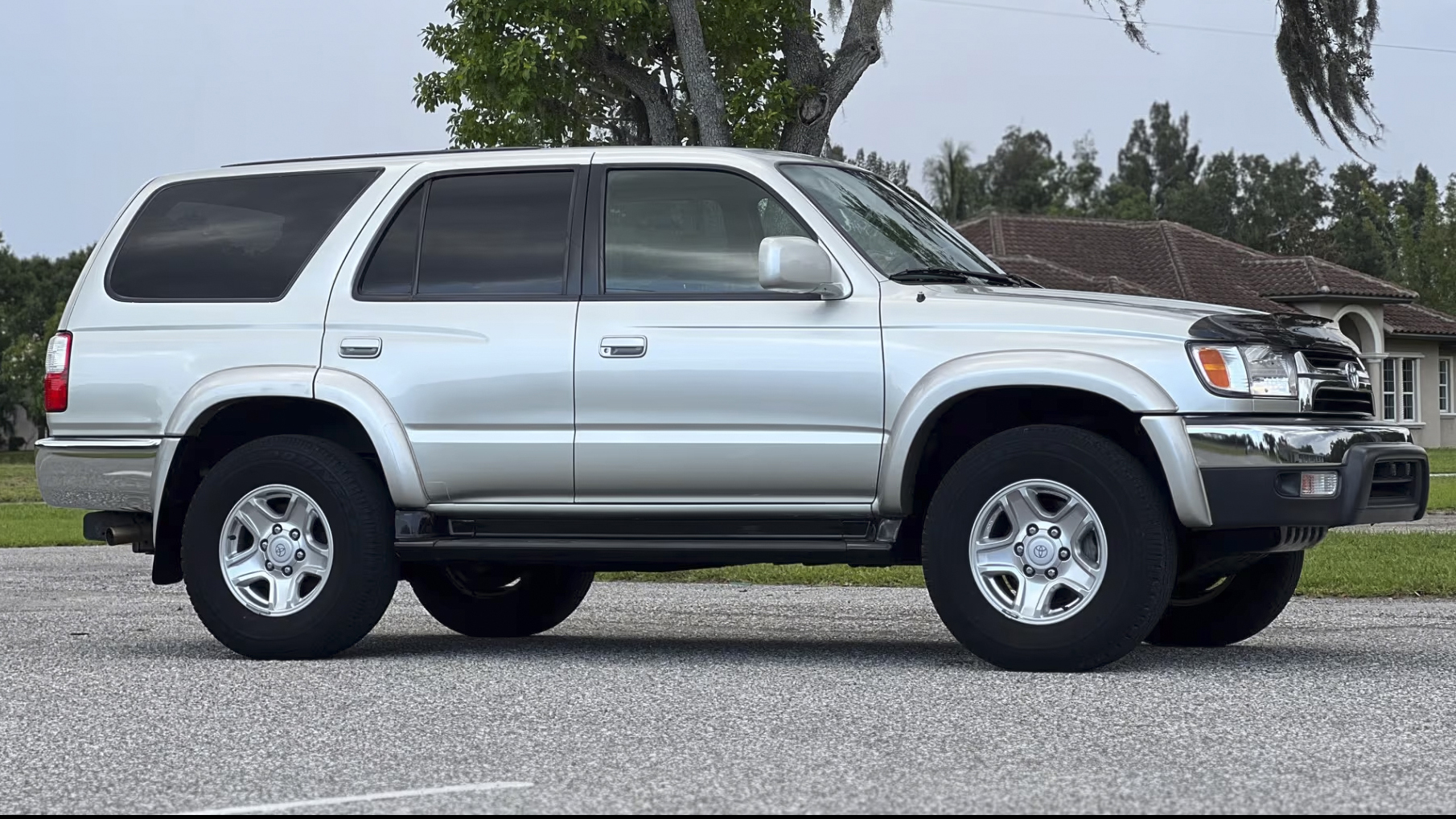 11th Image of a 2002 TOYOTA 4RUNNER 1/2 TON; VZN 180/185 SR5