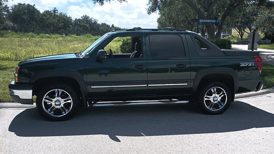 2nd Image of a 2004 CHEVROLET AVALANCHE 1500