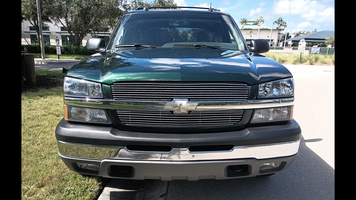 3rd Image of a 2004 CHEVROLET AVALANCHE 1500