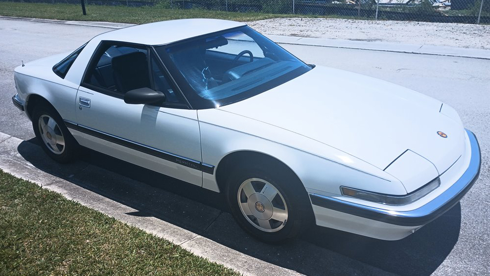 1st Image of a 1990 BUICK REATTA