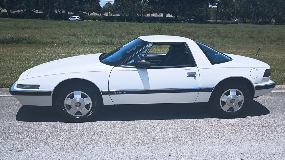 2nd Image of a 1990 BUICK REATTA