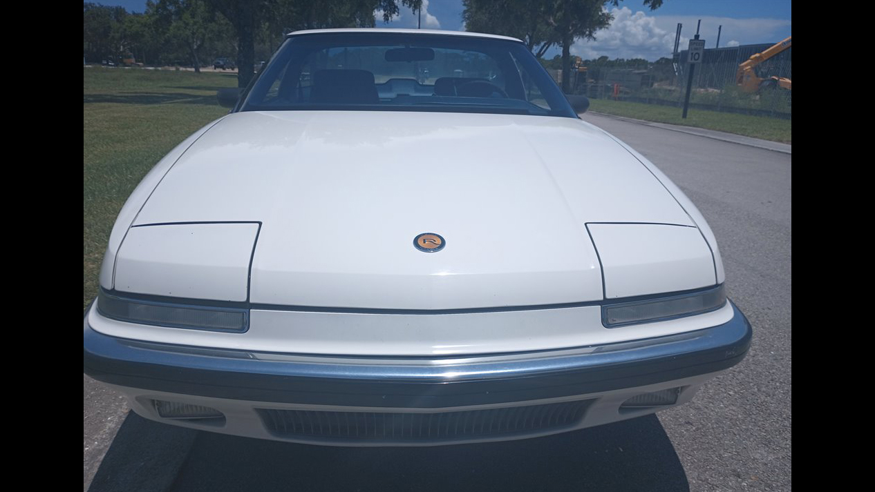 3rd Image of a 1990 BUICK REATTA