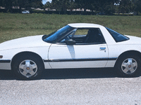 Image 3 of 15 of a 1990 BUICK REATTA