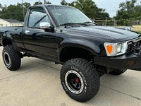 Image 2 of 8 of a 1990 TOYOTA TACOMA