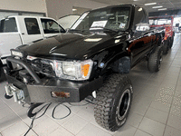 Image 9 of 14 of a 1990 TOYOTA TACOMA