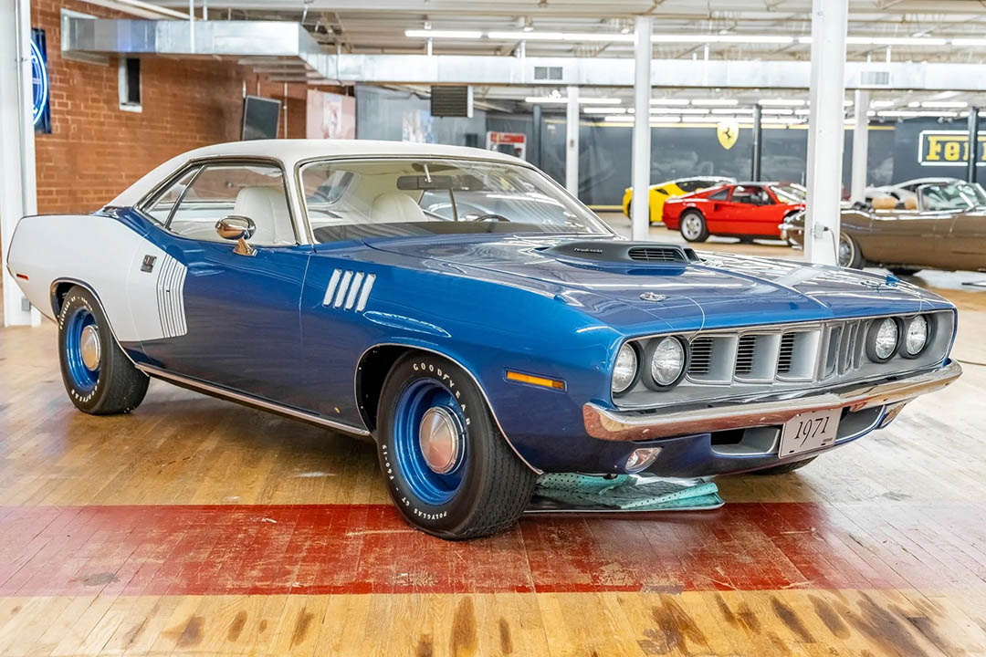 2nd Image of a 1971 PLYMOUTH BARRACUDA