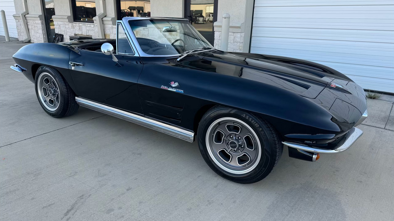 2nd Image of a 1964 CHEVROLET CORVETTE