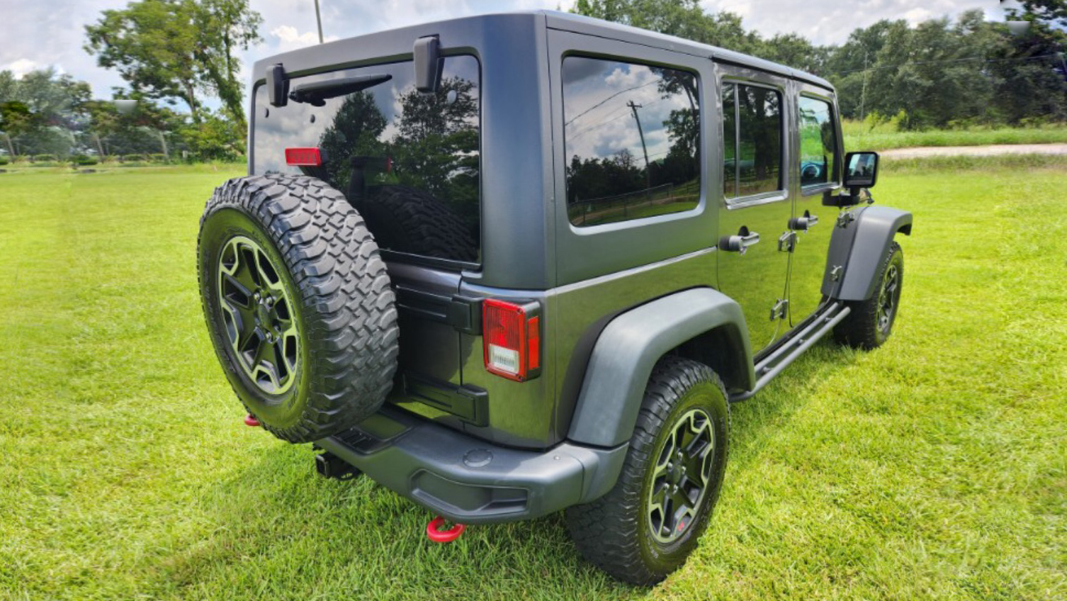 3rd Image of a 2016 JEEP RUBICON