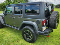 Image 3 of 19 of a 2016 JEEP RUBICON