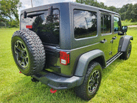 Image 4 of 19 of a 2016 JEEP RUBICON