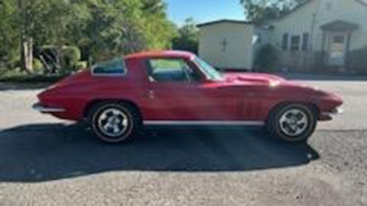 2nd Image of a 1966 CHEVROLET CORVETTE