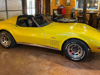 Image 2 of 7 of a 1972 CHEVROLET CORVETTE