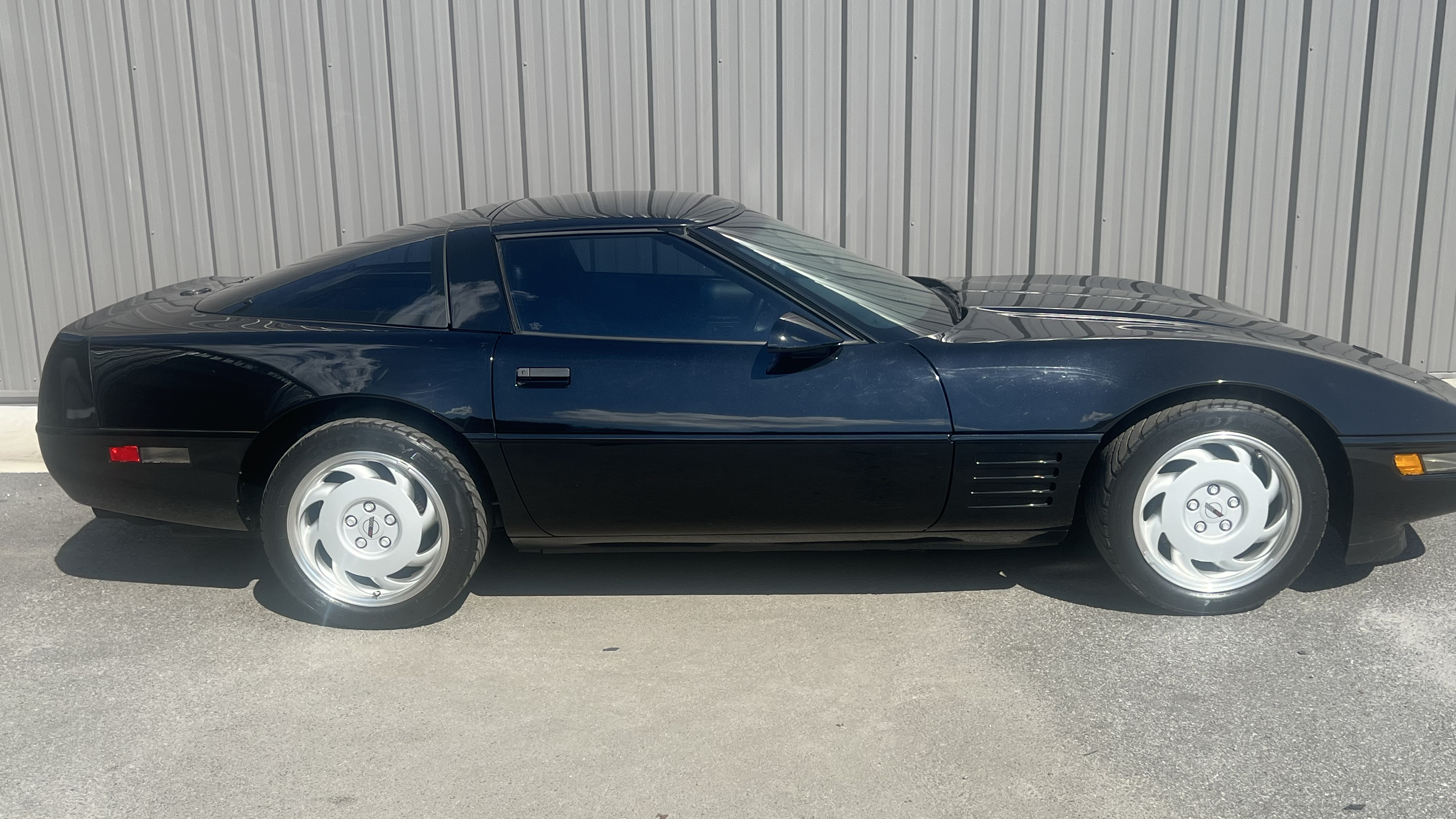 1st Image of a 1992 CHEVROLET CORVETTE