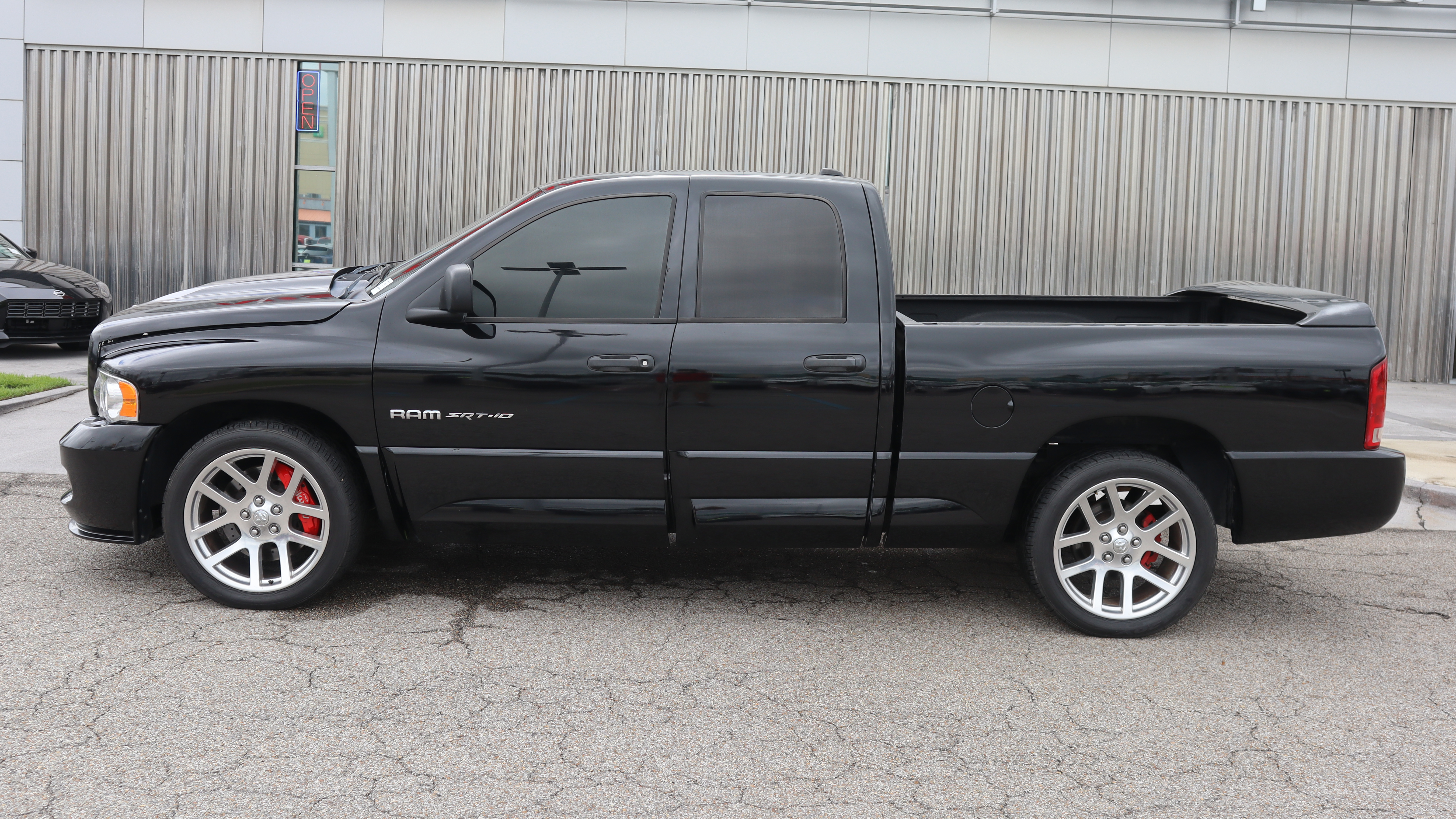 4th Image of a 2005 DODGE RAM PICKUP 1500 SRT-10