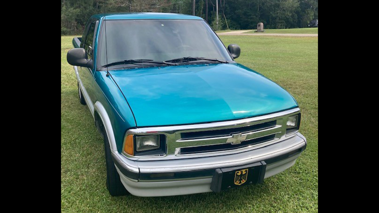 3rd Image of a 1994 CHEVROLET S10