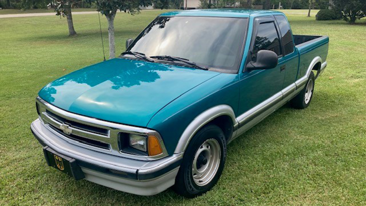 4th Image of a 1994 CHEVROLET S10