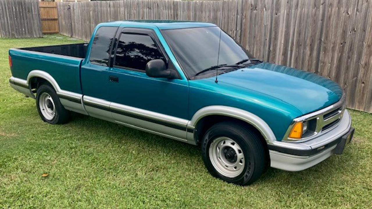 6th Image of a 1994 CHEVROLET S10