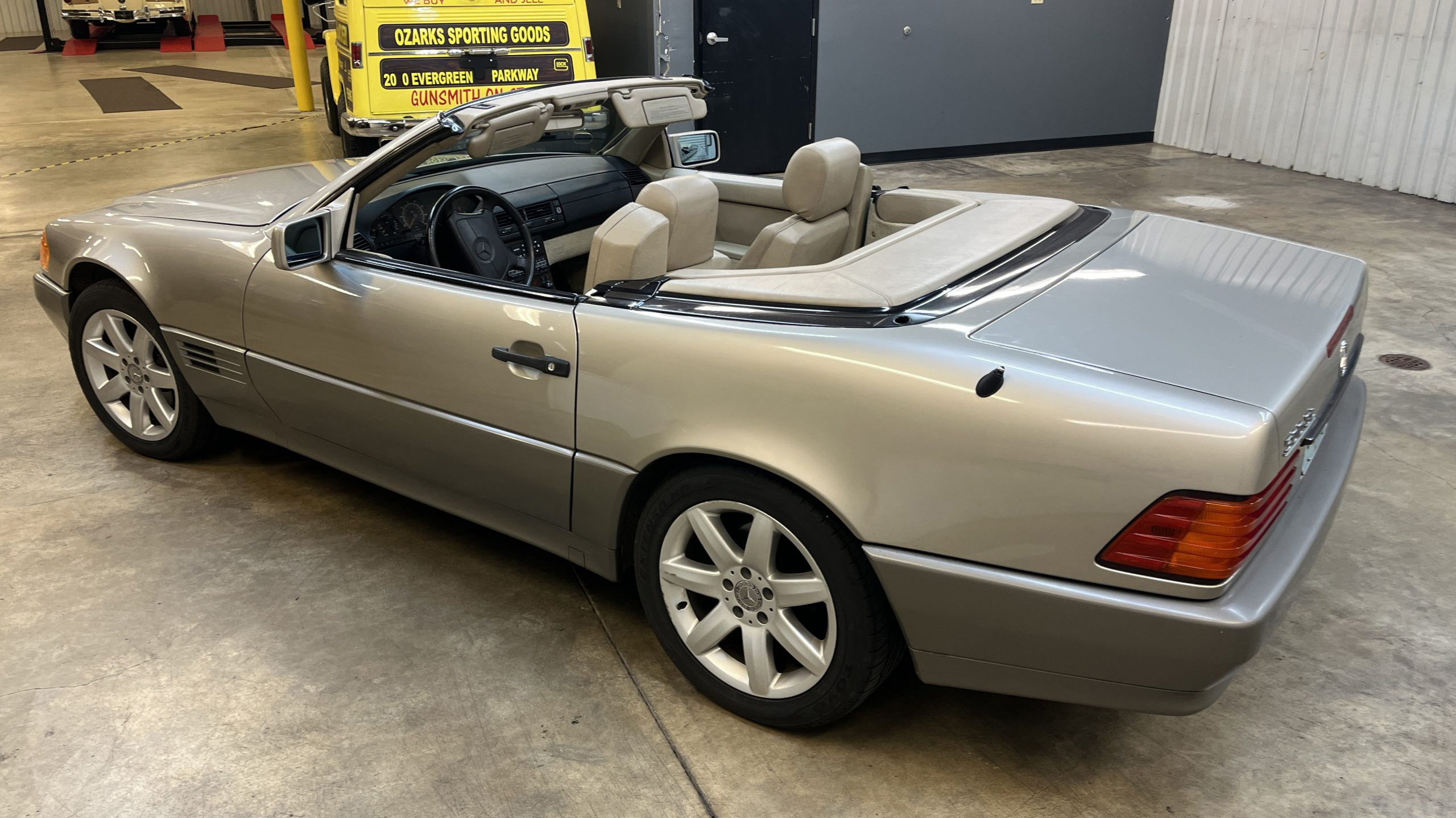 6th Image of a 1992 MERCEDES-BENZ 500 500SL