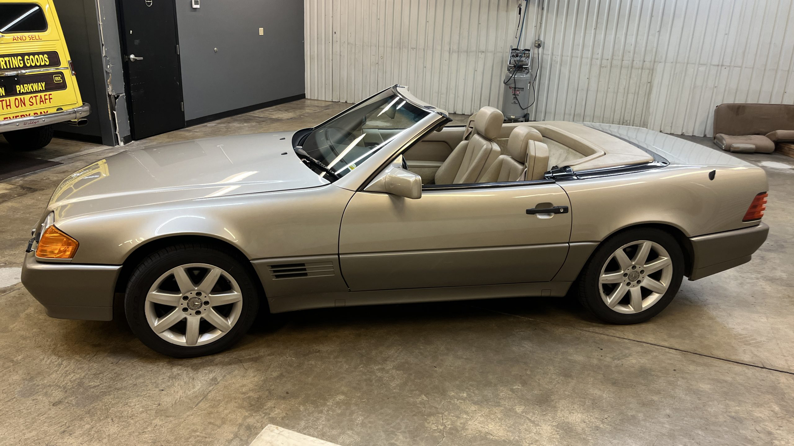 12th Image of a 1992 MERCEDES-BENZ 500 500SL