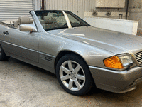 Image 4 of 24 of a 1992 MERCEDES-BENZ 500 500SL