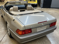 Image 10 of 24 of a 1992 MERCEDES-BENZ 500 500SL