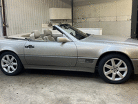 Image 11 of 24 of a 1992 MERCEDES-BENZ 500 500SL