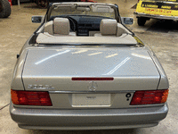 Image 16 of 24 of a 1992 MERCEDES-BENZ 500 500SL