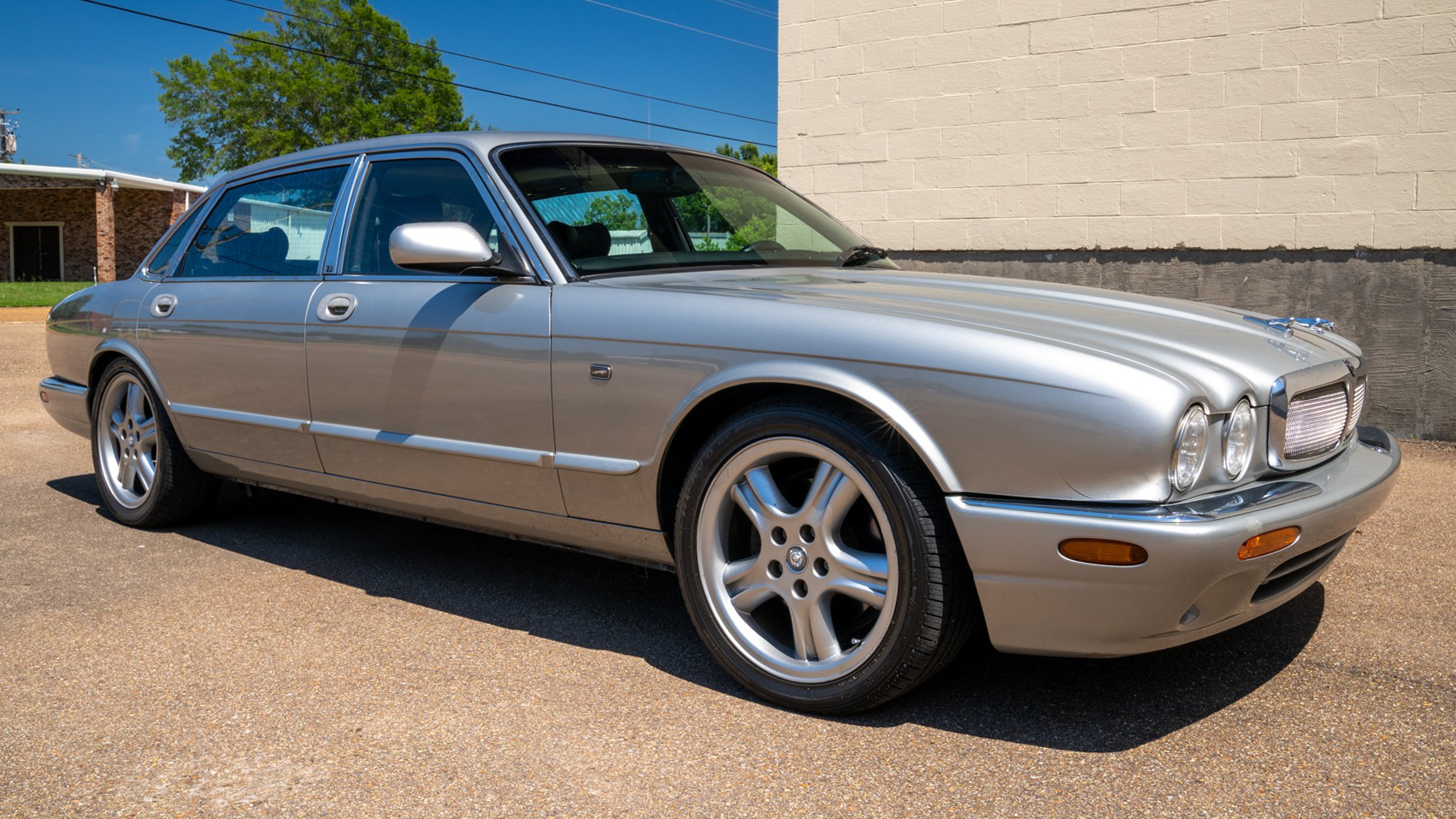 2nd Image of a 1998 JAGUAR XJ8 XJ L