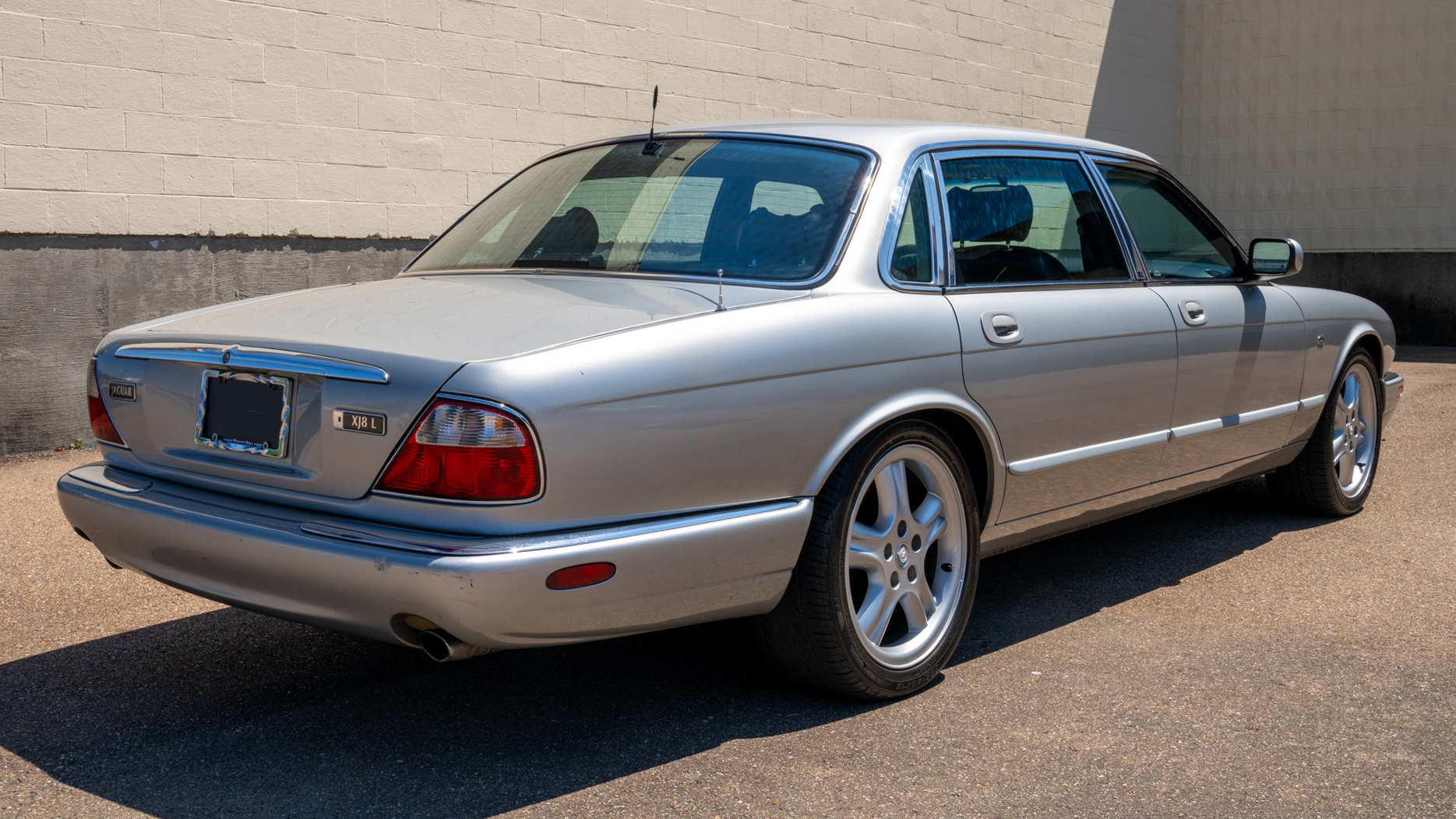 4th Image of a 1998 JAGUAR XJ8 XJ L