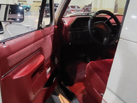 Image 4 of 6 of a 1991 FORD BRONCO