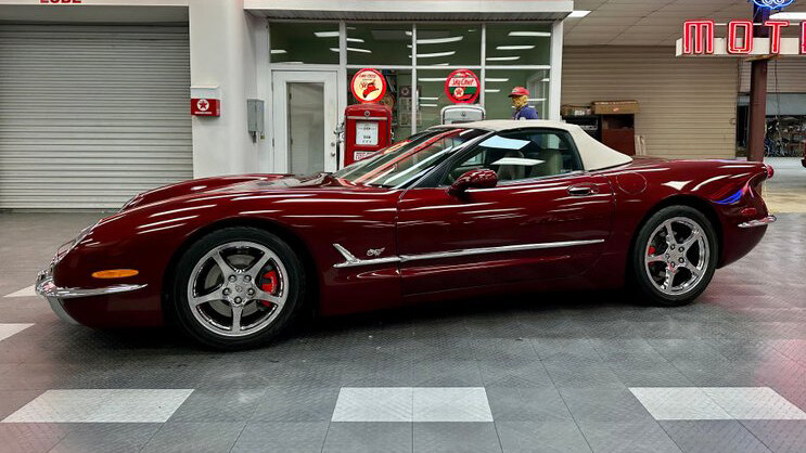 3rd Image of a 2003 CHEVROLET CORVETTE