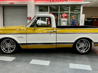 Image 8 of 35 of a 1971 CHEVROLET C10