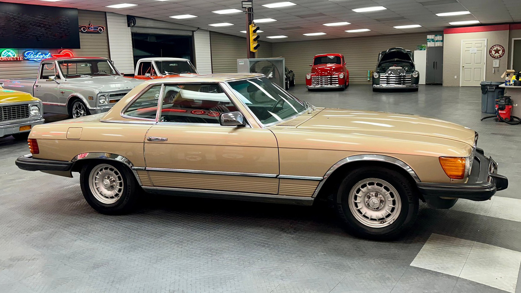 4th Image of a 1985 MERCEDES-BENZ 380 380SL