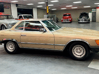 Image 5 of 27 of a 1985 MERCEDES-BENZ 380 380SL