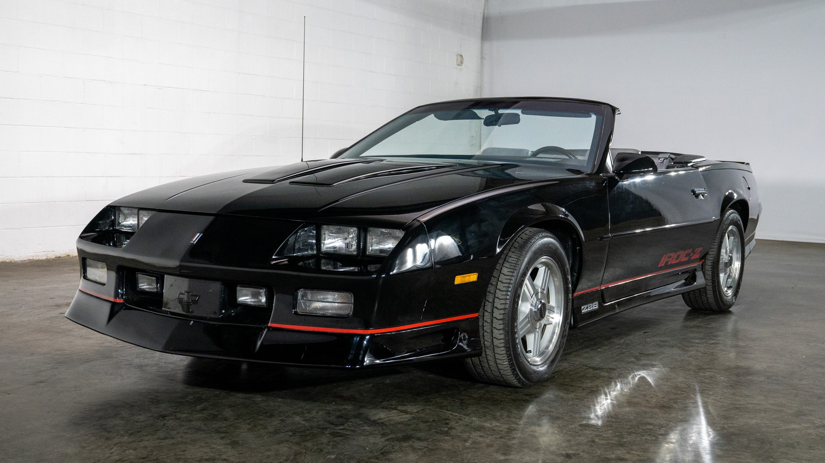 1st Image of a 1992 CHEVROLET CAMARO IROC Z28