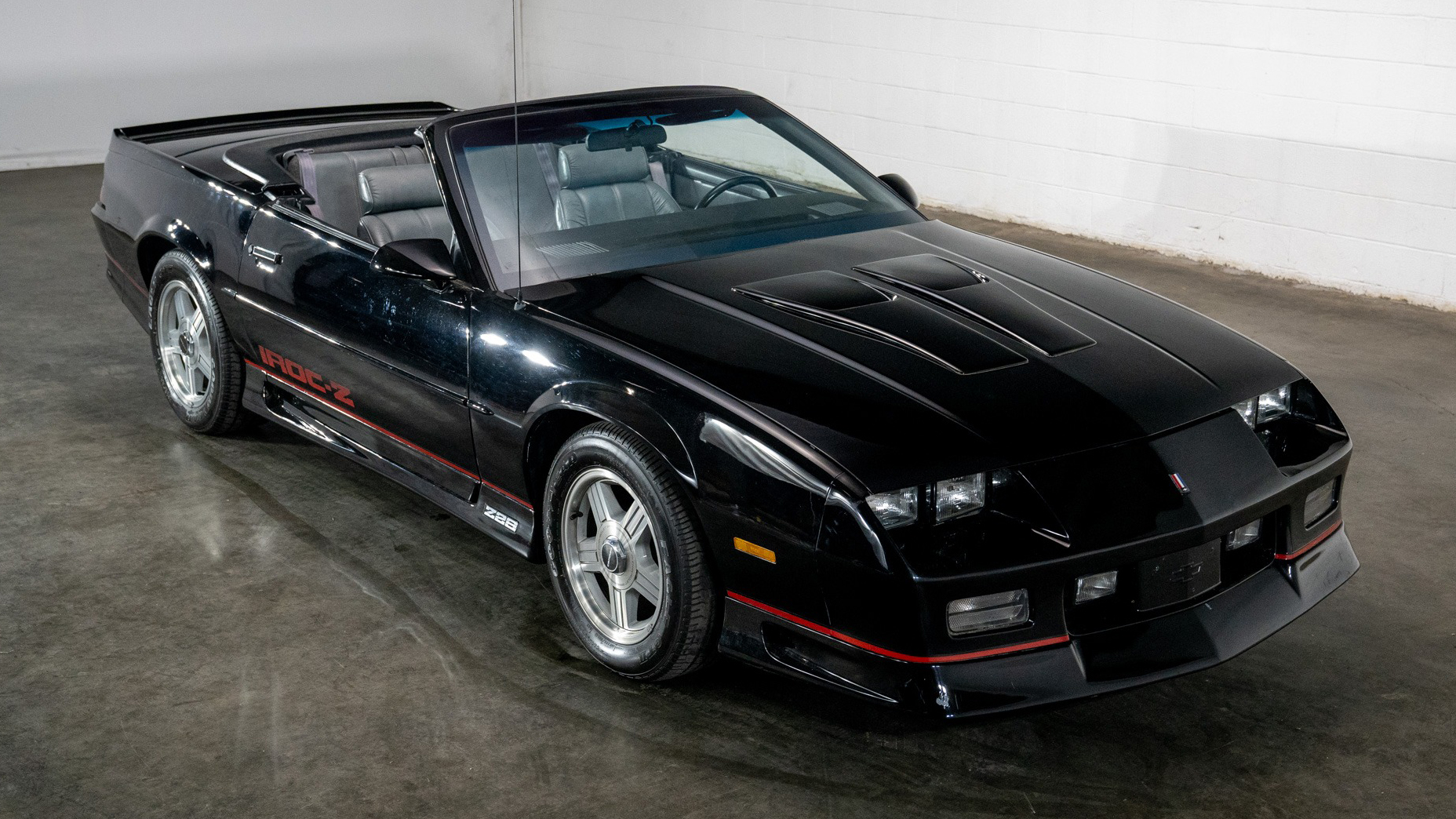 3rd Image of a 1992 CHEVROLET CAMARO IROC Z28