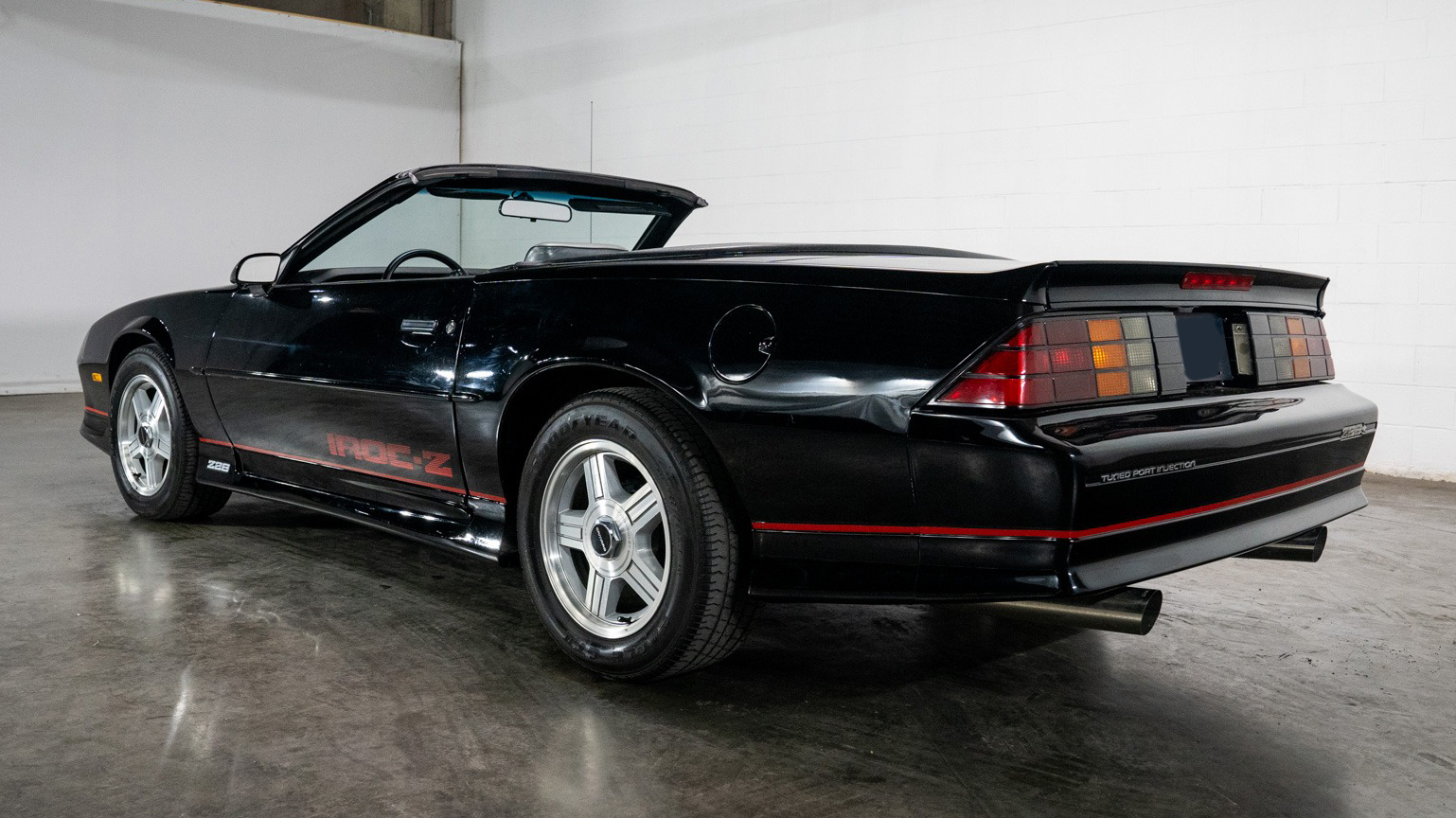 5th Image of a 1992 CHEVROLET CAMARO IROC Z28