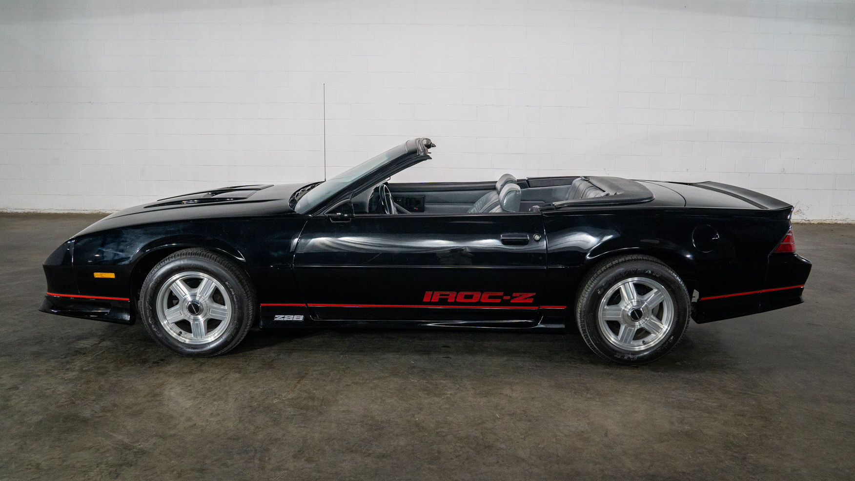 8th Image of a 1992 CHEVROLET CAMARO IROC Z28