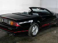 Image 8 of 28 of a 1992 CHEVROLET CAMARO IROC Z28