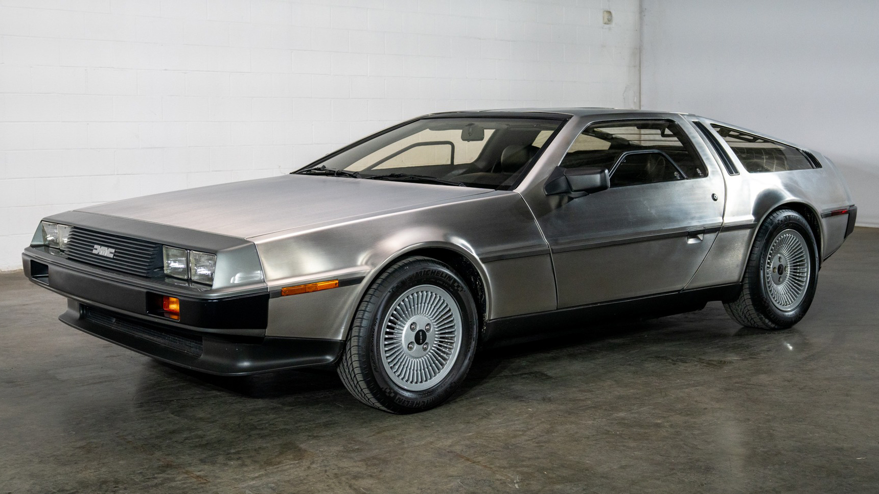 1st Image of a 1981 DELOREAN DMC 12