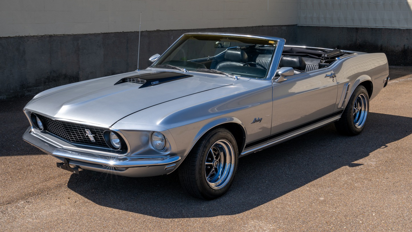 2nd Image of a 1969 FORD MUSTANG