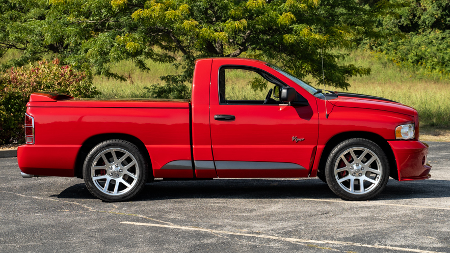 4th Image of a 2004 DODGE RAM SRT-10