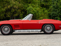 Image 5 of 19 of a 1967 CHEVROLET CORVETTE