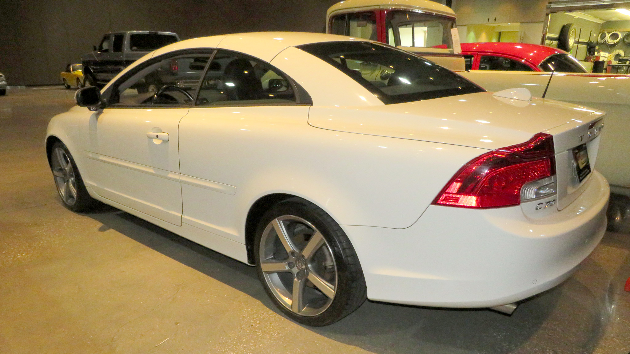 1st Image of a 2011 VOLVO C70 T5